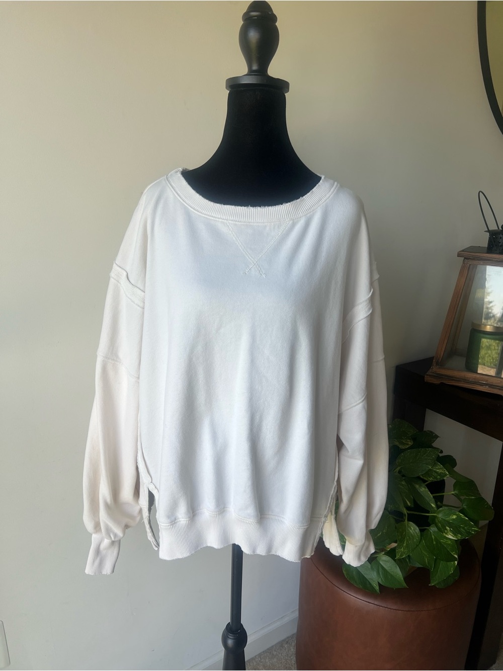 American Eagle Outfitters Relaxed Off White Crewneck Sweatshirt